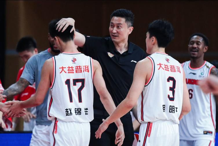 那不勒斯2-1击败亚特兰大。